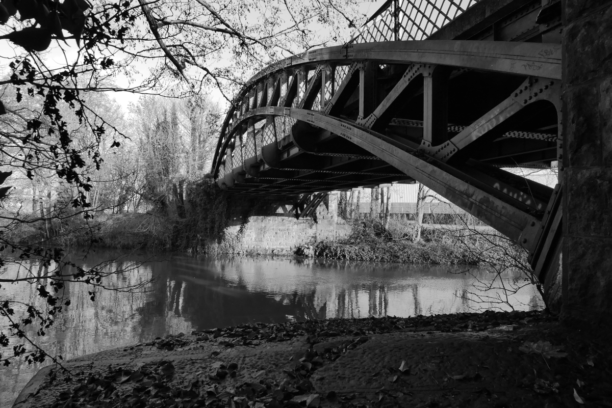 Derby: Darley Abbey railway bridge now footpath 20221224 Copyright (c)2022 Paul Alan Grosse. All Rights Reserved.