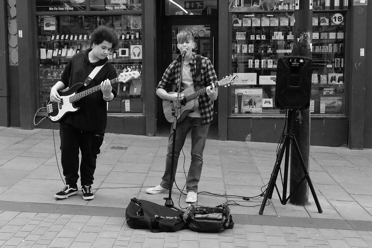 Derby: Buskers St Peter's St. Photograph Copyright (c)2023 Paul Alan Grosse. All Rights Reserved.