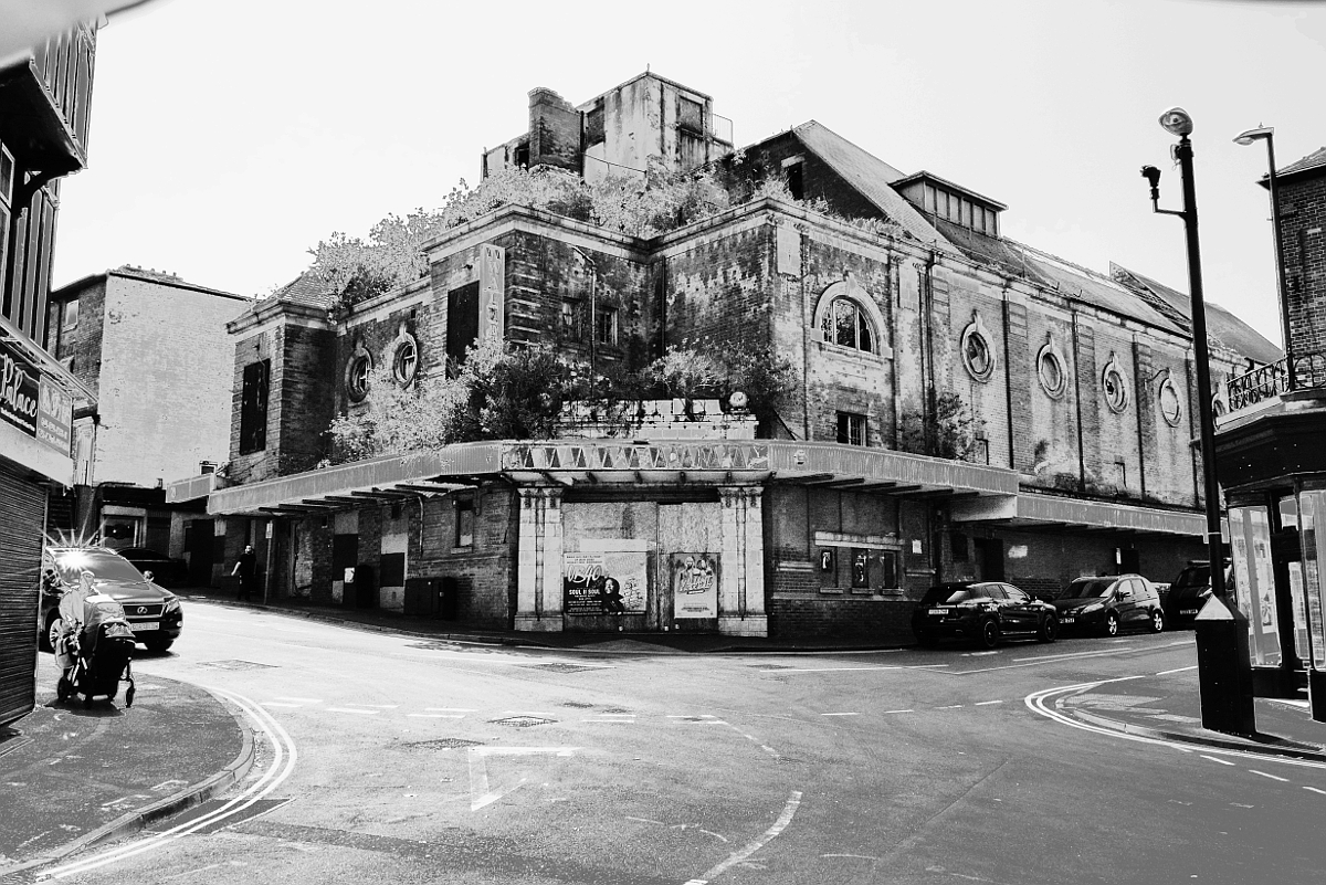 Derby: Green Lane - Decaying listed building theatre. Photograph Copyright (c)2023 Paul Alan Grosse. All Rights Reserved.