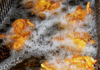 Lauki koftas frying in sunflower oil