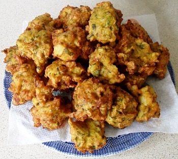 The finished pakoras. They are naturally bumpy and that allows the onion in the bumps to caramelise more.